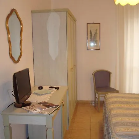 Hotel Rona 3*